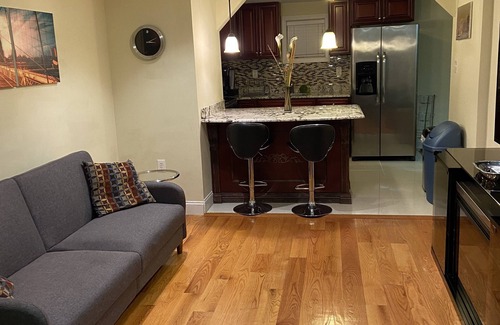 Canarsie Casa | Conveniently located Brooklyn House With Lots Of Charm!
