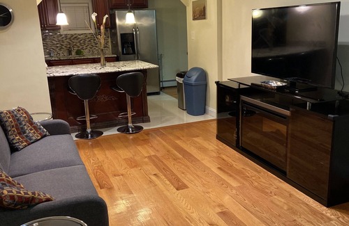 Canarsie Casa | Conveniently located Brooklyn House With Lots Of Charm!