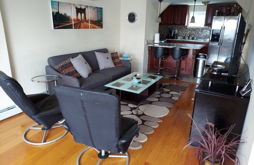 Canarsie Casa | Conveniently located Brooklyn House With Lots Of Charm!
