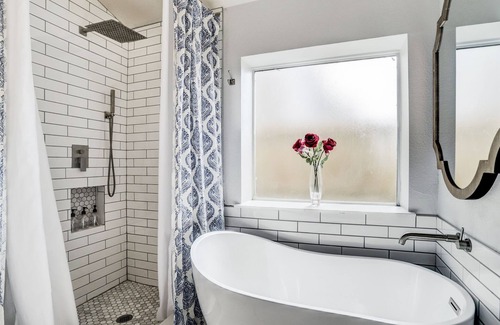 Northeast Houston Casa | Conveniently located by IAH Airport and Highways. Family and Pet-friendly.