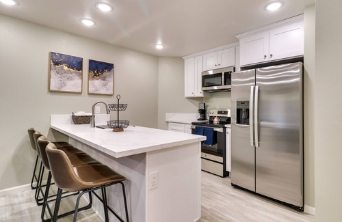 Fontana Apartamento | Conveniently Located Fontana Apartment!
