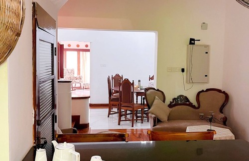 Colombo Casa | Conveniently located house in the heart of the city.