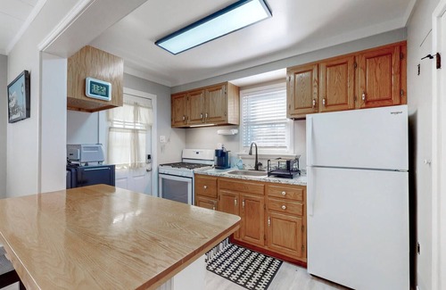Rosedale Casa | Conveniently Located House with Exclusive Parking, Minutes to Downtown Baltimore