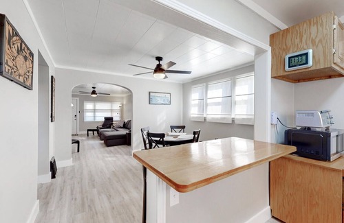 Rosedale Casa | Conveniently Located House with Exclusive Parking, Minutes to Downtown Baltimore