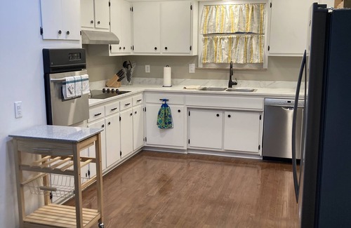 Alcoa Casa | Conveniently located to Knoxville Airport, Great Smoky Mountains, Univ. TN