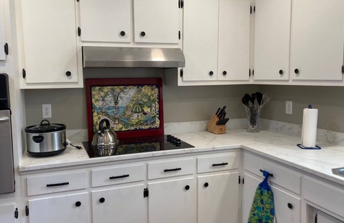 Alcoa Casa | Conveniently located to Knoxville Airport, Great Smoky Mountains, Univ. TN