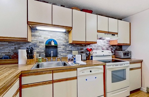 Village at Kearsarge Casa | Conveniently located townhouse with screened porch, pool, & washer/dryer