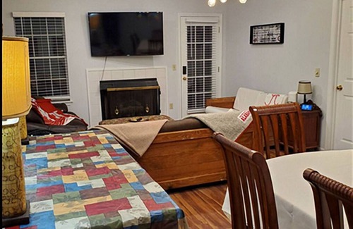Tuscaloosa Casa | Conveniently Located 2B/2BA Very Close to University of Alabama Campus