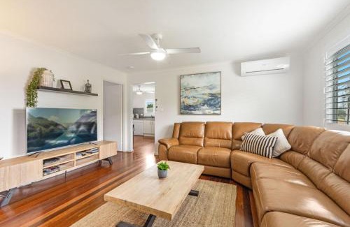 Yamba Casa | Convent Cottage - Pet friendly home in the centre of town