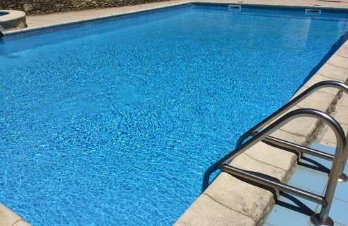 Saint-Germain-de-Belves Casa | Converted Barn,full of character, with large pool and grounds