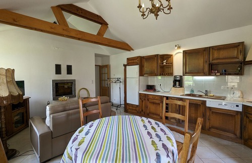 Saulxures-sur-Moselotte Cabaña | Capilla transformada en casa rural independiente con terraza y chimenea
