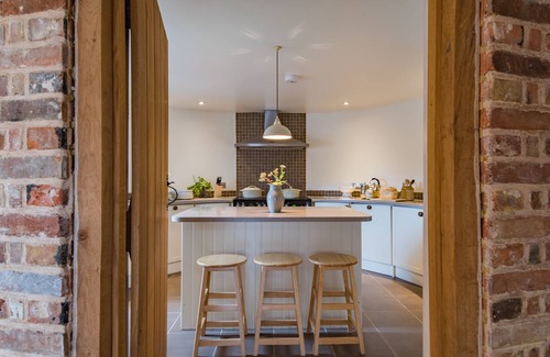 Ewhurst Green Casa | Tres Roundel Oast House en un entorno rural idílico