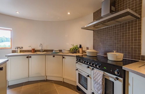 Ewhurst Green Casa | Tres Roundel Oast House en un entorno rural idílico