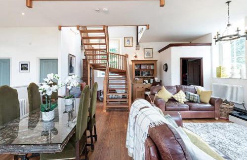 Dwygyfylchi Casa | Converted Chapel, Stunning Sea & Mountain Views!