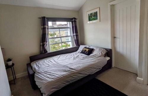 Swindon Cama Y Desayuno | converted Railway Cottage