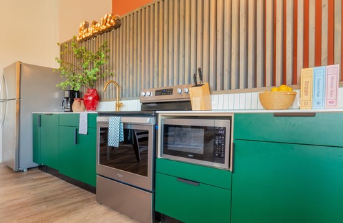 Buena Vista Apartamento | Conway B202 by AvantStay | Stylish 2BDR in Downtown, 5 mins to Broadway