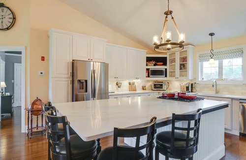 Center Conway Casa | Conway Retreat: Private Hot Tub, Deck & Game Room!