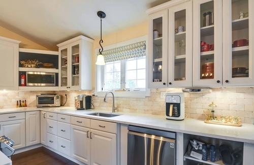 Center Conway Casa | Conway Retreat: Private Hot Tub, Deck & Game Room!