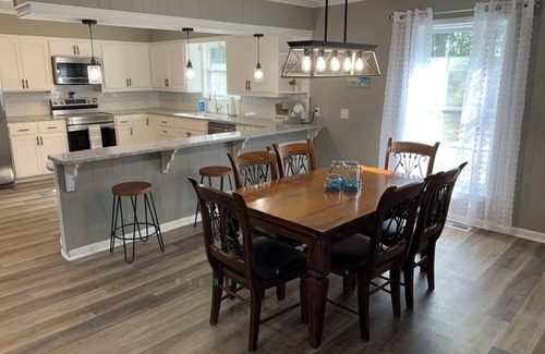 Conway Casa | Conway White House: Sleeps 18, Game Room, Pool