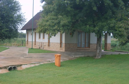 Mahikeng Cama Y Desayuno | Cookes Lake Resort