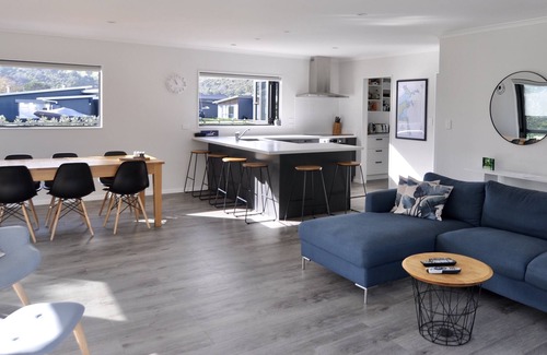 Cooks Beach Casa | Cooks Beach Voyager Holiday Home