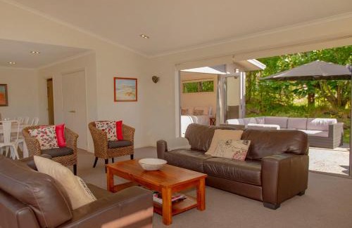 Cooks Beach Casa | Cooks Getaway - Cooks Beach Holiday Home