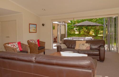 Cooks Beach Casa | Cooks Getaway - Cooks Beach Holiday Home