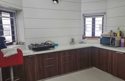 Vadodara Apartamento | Cool 2-bedroom apartment with AC in vibrant Vadodara