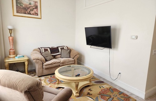 Lorain Apartamento | Cool 2-bedroom apartment with AC in Lorain