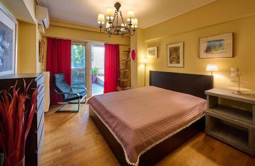 Voula Apartamento | Cool ambiance, 2Brs , Private Garden & Parking