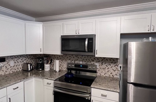Monroe Casa | Cool and Calm 4bd 4ba close to all amenities in the city,