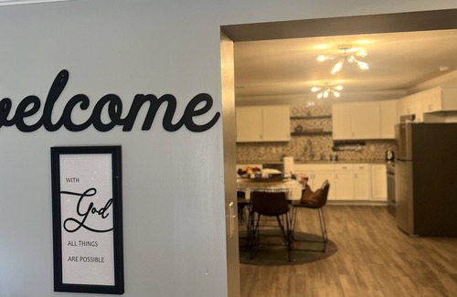 Monroe Casa | Cool and Calm 4bd 4ba close to all amenities in the city,