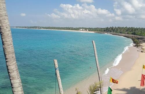 Akurala Hotel | Cool Beach Hotel