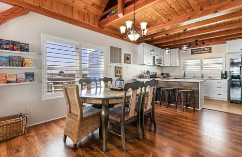Port Bolivar Casa | Cool Breeze - 2 Bedroom, 2 Bath, Sleeps 10 - Beach front!