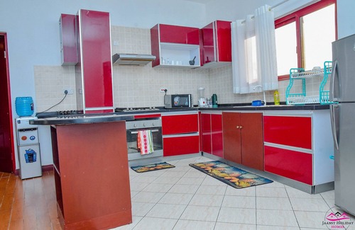 Bamburi Apartamento | Cool Breeze Beachfront Apartments