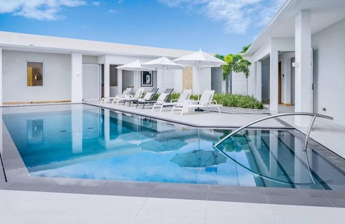 Deanes Casa | Cool Breeze by Blue Sky Luxury