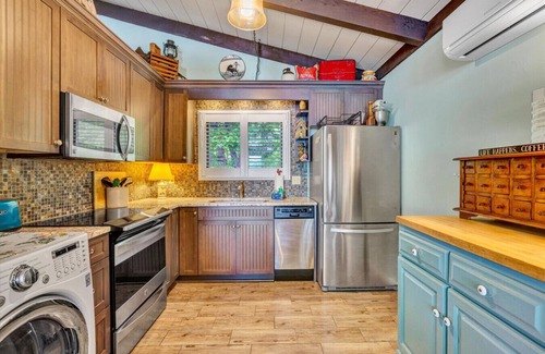 North Shore Casa | Cool Breeze Cottage - Firepit / Easy access to dock / Water Toys