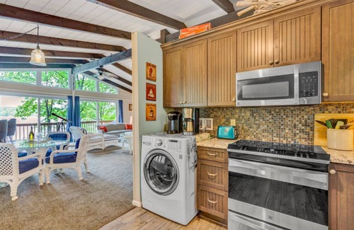 North Shore Casa | Cool Breeze Cottage - Firepit / Easy access to dock / Water Toys