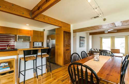 Jamaica Beach Casa | COOL BREEZE WATERFRONT CANAL Located in Jamaica Beach Community. Sleeps 8.