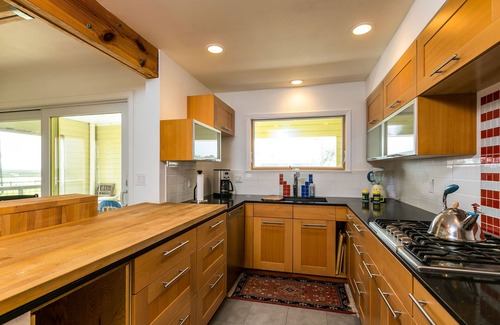 Jamaica Beach Casa | COOL BREEZE WATERFRONT CANAL Located in Jamaica Beach Community. Sleeps 8.