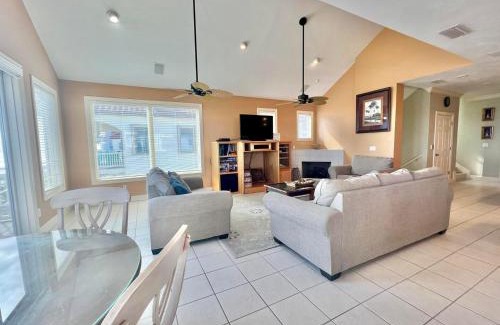East End Casa | Cool Change- Sunset Beach- Beachfront- Pet-Friendly