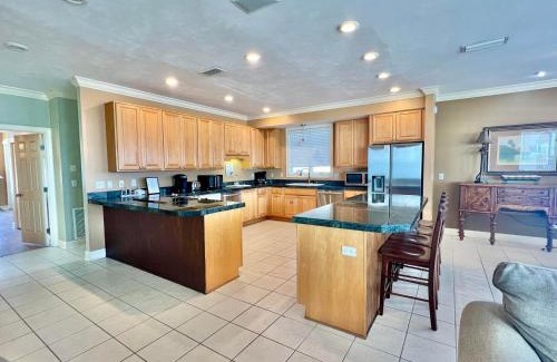 East End Casa | Cool Change- Sunset Beach- Beachfront- Pet-Friendly