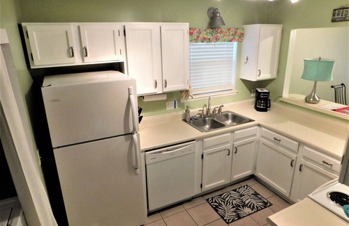 Port Royal Casa | Cool Coastal Cottage - 2 miles from Parris Island - 1 mile From Sands Beach!
