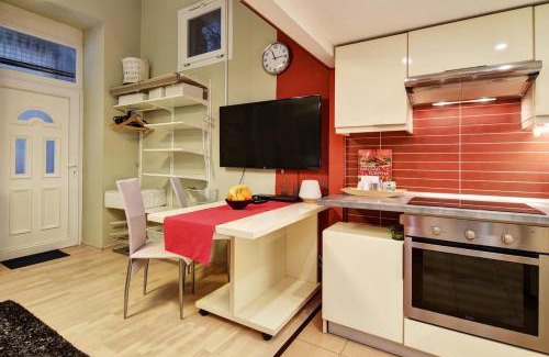 Krisztinavaros Apartamento | COOL COLORS FLAT LOCATED IN THE HEART OF BUDa