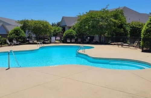 Spring Lake Condominio | Cool Condo in Quiet Community > Pool; Golf; Fish