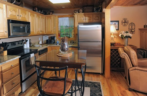 Blowing Rock Cabaña | COOL 4800 ft. SLEEPS 8 PLUS SOFA