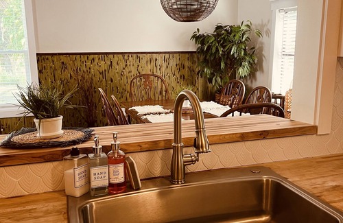 Bayou Oaks Casa | Genial cabaña , oasis privado. Aparcamiento de barcos. Naturaleza y aislamiento.