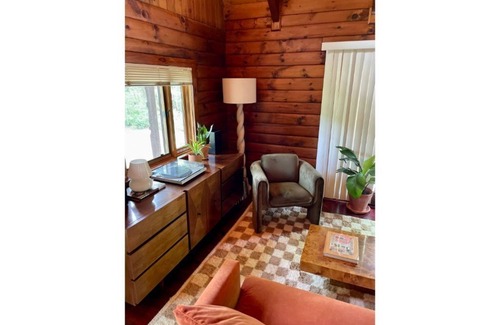 Athens Casa | Cool & Cozy Cabin by the Lake