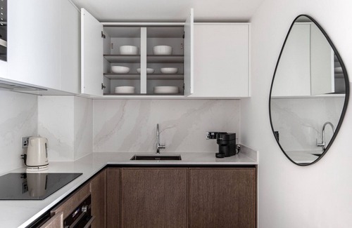 Clerkenwell Apartamento | Cool Farringdon Studio w/ Indoor Pool & Gym, by Blueground