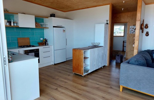 Pataua Casa | Cool & Funky Bach just one back from the beach at Pataua North
